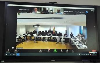 ccf759ba35c7357dd37f7562b4e5bbc